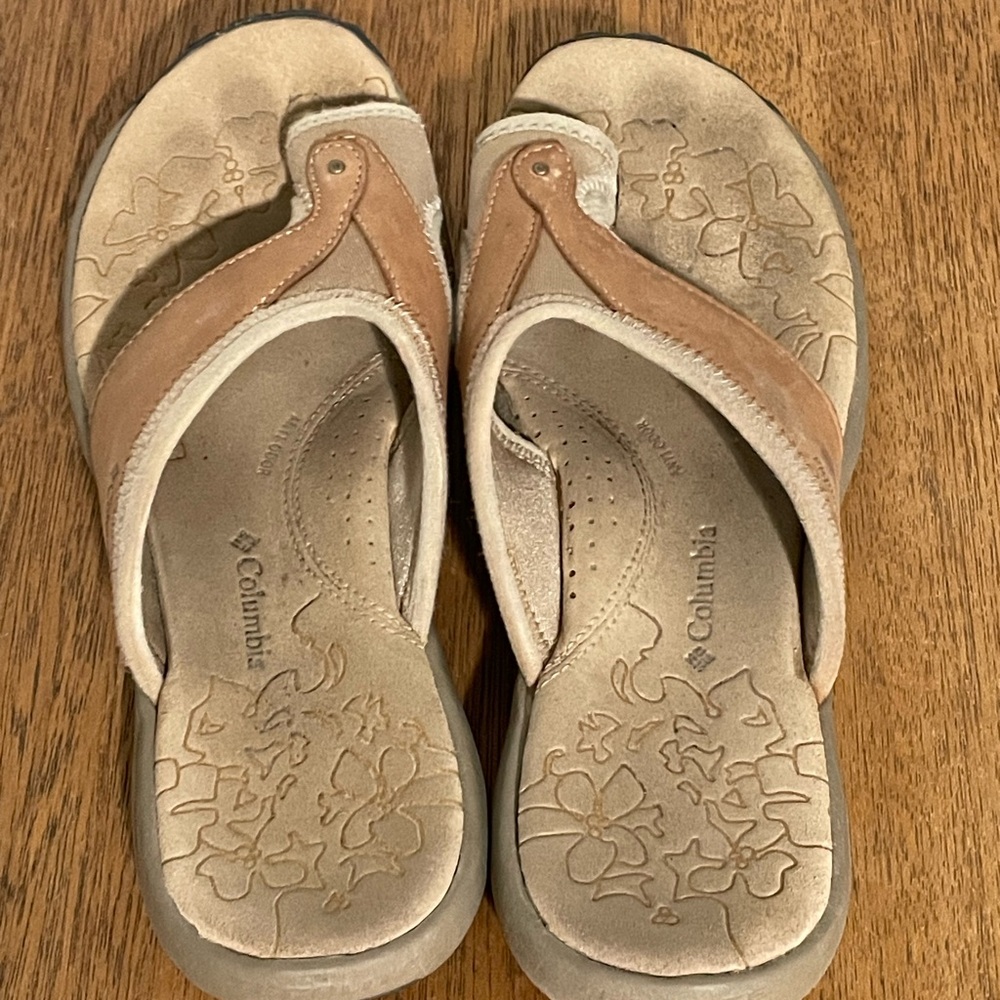 Columbia Tan and Cream Floral Sandals Size 8
